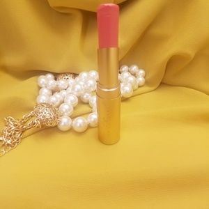 Too faced Marshmallow Bunny lipstick